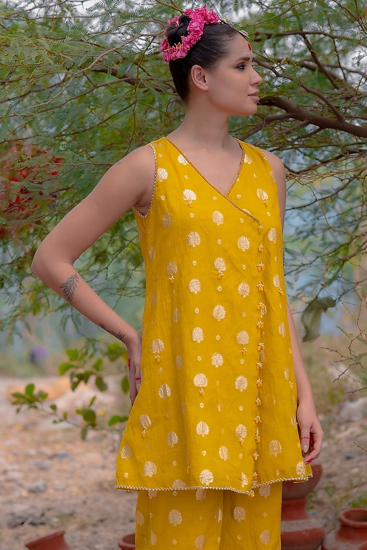 Yellow Banarasi Silk Bandhani Co-Ord Set by Soniya G at Pernia's Pop Up Shop