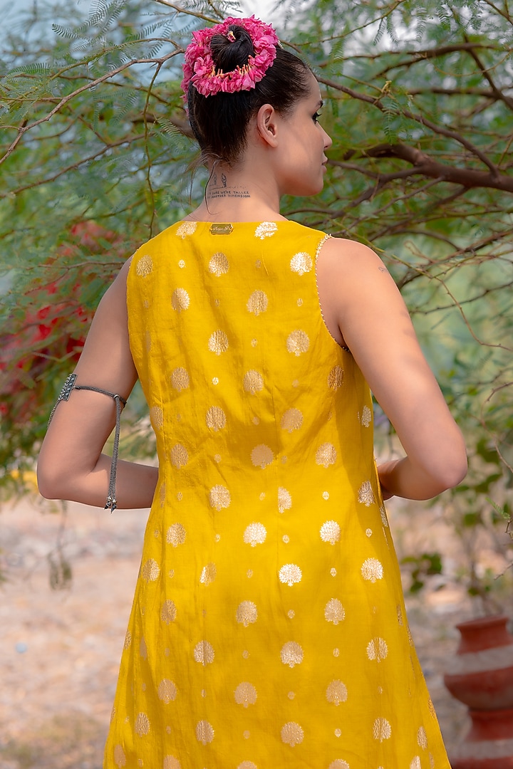 Yellow Banarasi Silk Bandhani Co-Ord Set by Soniya G at Pernia's Pop Up Shop