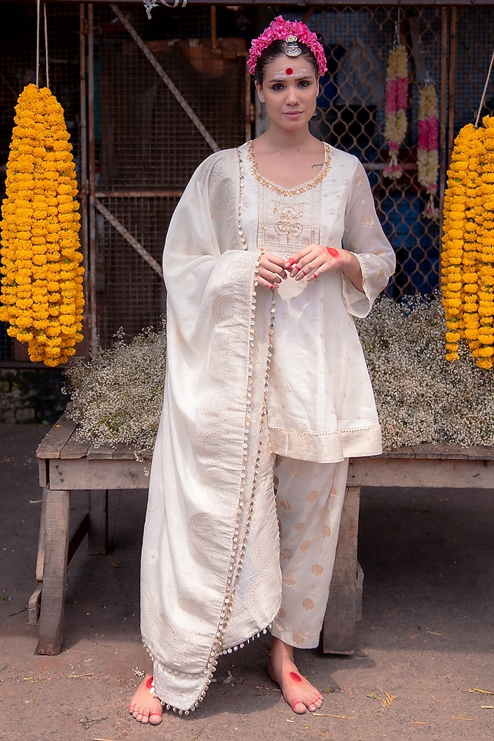 Ivory Banarasi Silk Kurta Set by Soniya G at Pernia's Pop Up Shop