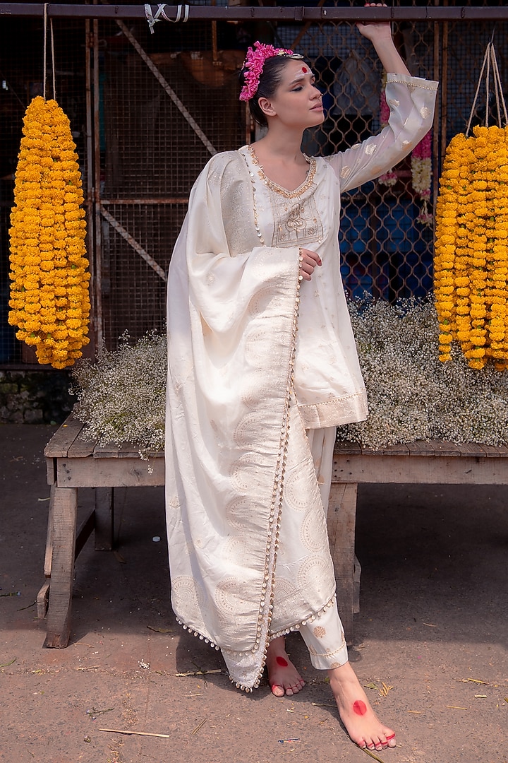Ivory Banarasi Silk Kurta Set by Soniya G at Pernia's Pop Up Shop