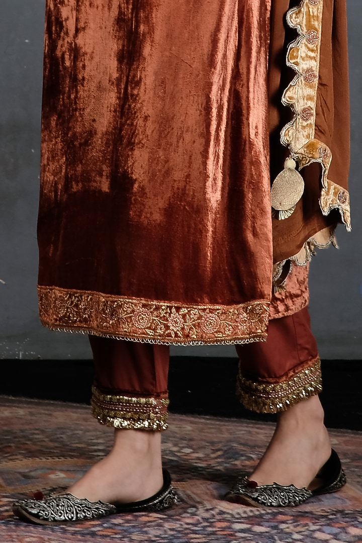Rust Embroidered Kurta Set by Soniya G at Pernia's Pop Up Shop