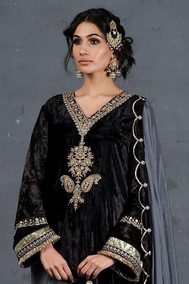 Black Embroidered Kurta Set by Soniya G at Pernia's Pop Up Shop