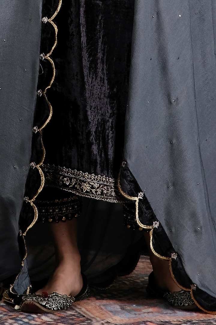 Black Embroidered Kurta Set by Soniya G at Pernia's Pop Up Shop