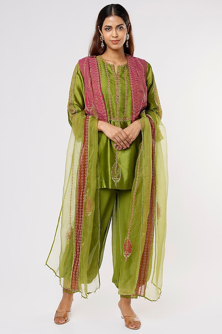 Leaf Green Chanderi Kurta Set by Sozenkari at Pernia's Pop Up Shop