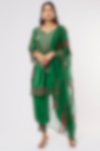 Emerald Green Embroidered Kurta Set by Sozenkari at Pernia's Pop Up Shop