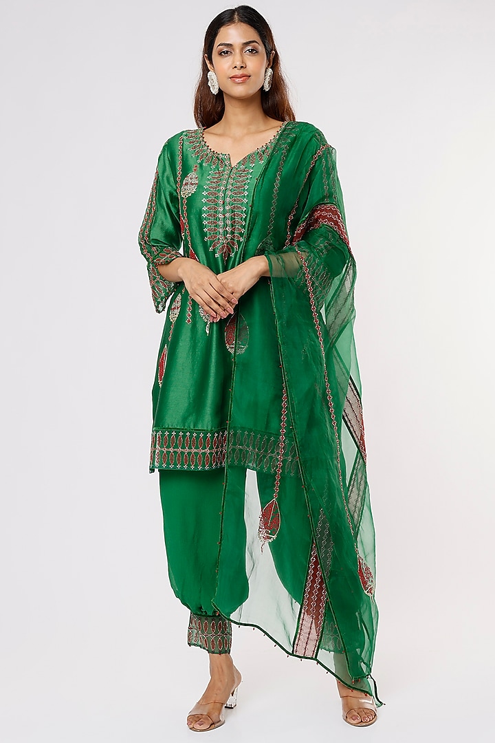 Emerald Green Embroidered Kurta Set by Sozenkari at Pernia's Pop Up Shop