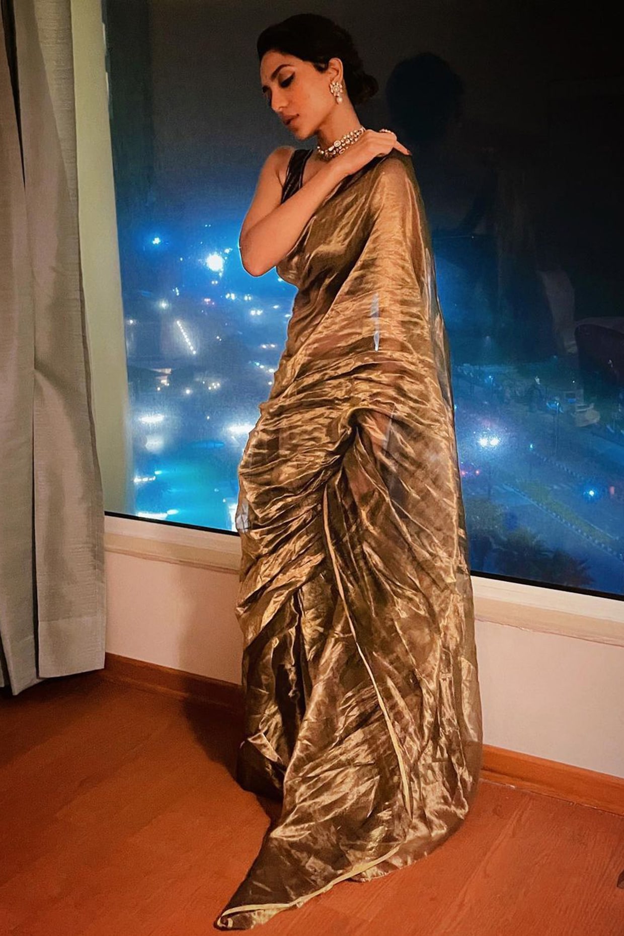Metallic Gold Dazzling Pre-stitched Saree – Roopkala Global