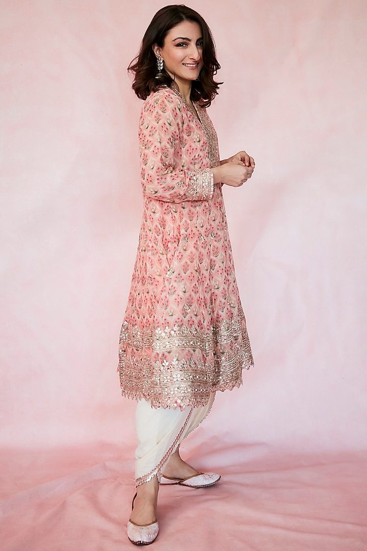 Rani Pink Embroidered Kurta Set Design by GOPI VAID at Pernia's Pop Up Shop  2024