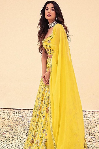 Yellow Embroidered Wedding Lehenga Set by Mahima Mahajan at Pernia's Pop Up Shop