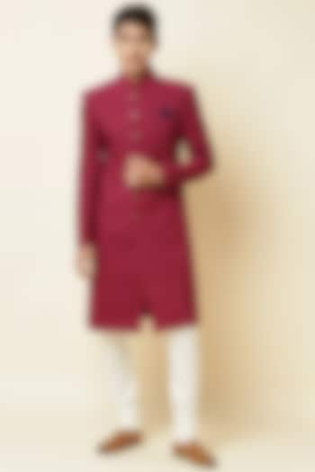 Burgundy Textured Silk Sherwani Set by Spring Break Men at Pernia's Pop Up Shop