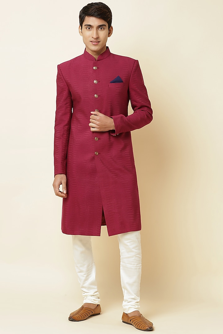 Burgundy Textured Silk Sherwani Set by Spring Break Men at Pernia's Pop Up Shop