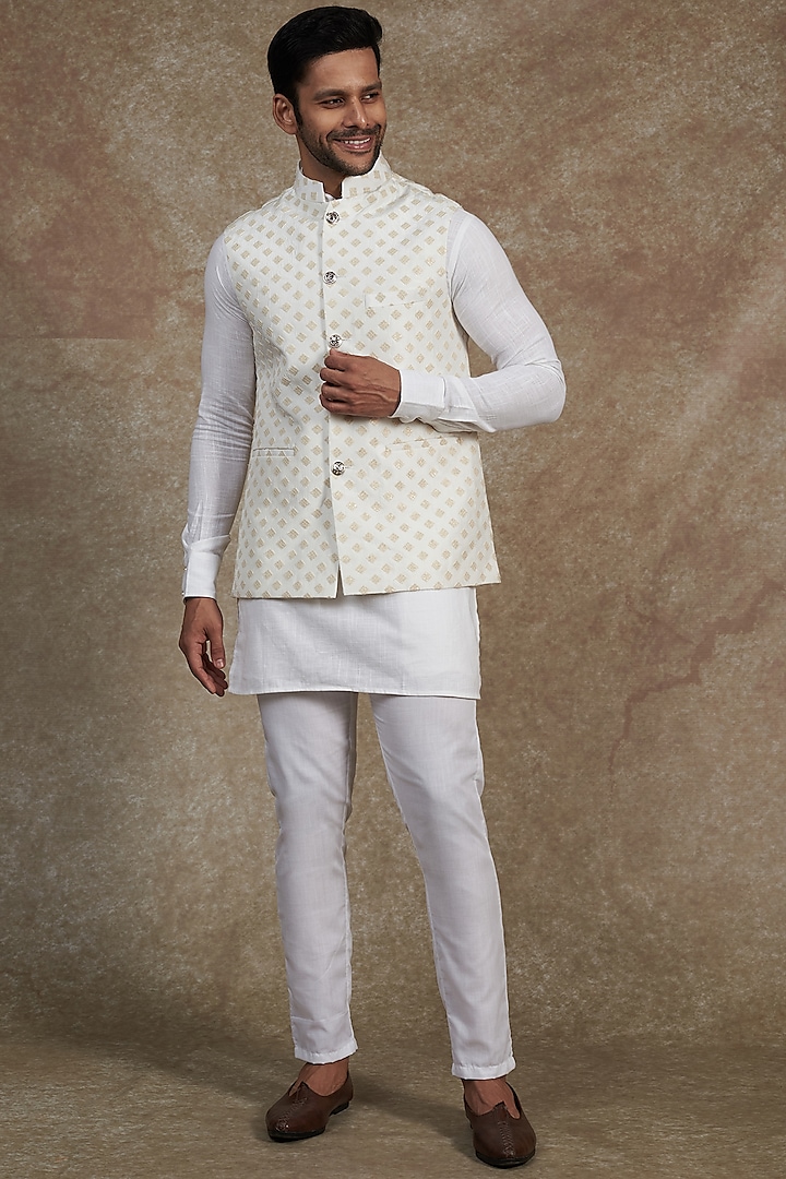 White Jacquard Embroidered Bundi Jacket With Kurta Set by Spring Break Men