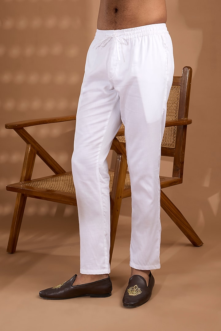 White Cotton Satin Embroidered Kurta Set by Spring Break Men at Pernia's Pop Up Shop