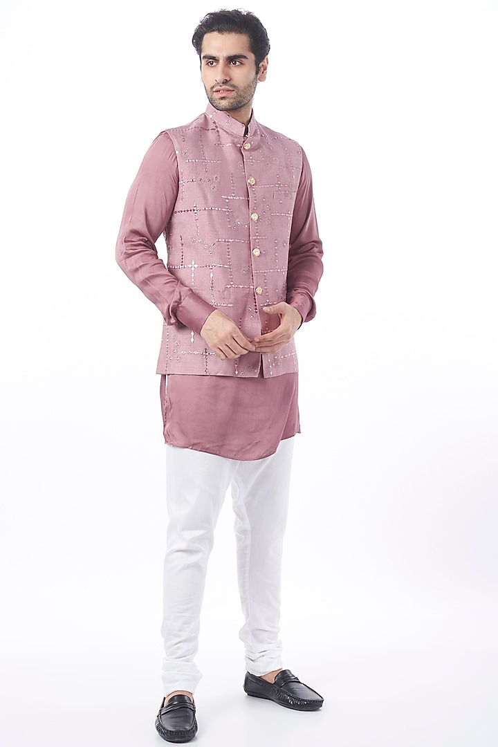 Lilac Embroidered Bundi Jacket With Kurta Set by Spring Break Men at Pernia's Pop Up Shop