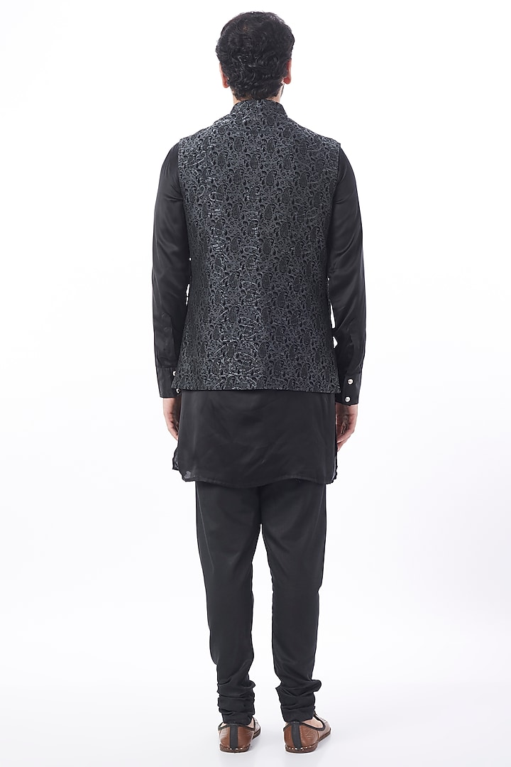 Black Bundi Jacket With Kurta Set by Spring Break Men at Pernia's Pop Up Shop