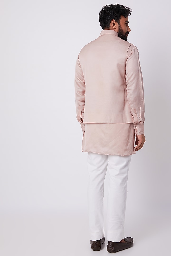 Blush Pink Bundi Jacket With Kurta Set by Spring Break Men at Pernia's Pop Up Shop