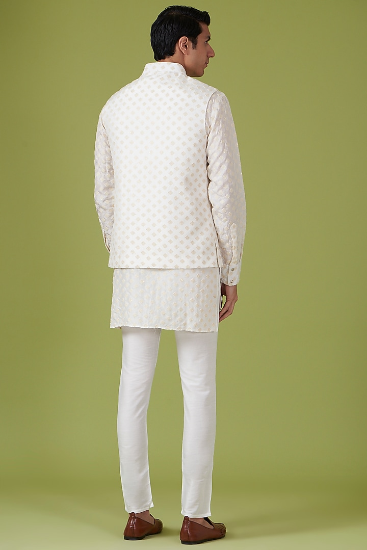 White Art Silk Applique Embroidered Bundi Set by Spring Break Men at Pernia's Pop Up Shop
