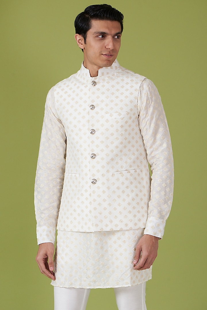 White Art Silk Applique Embroidered Bundi Set by Spring Break Men at Pernia's Pop Up Shop