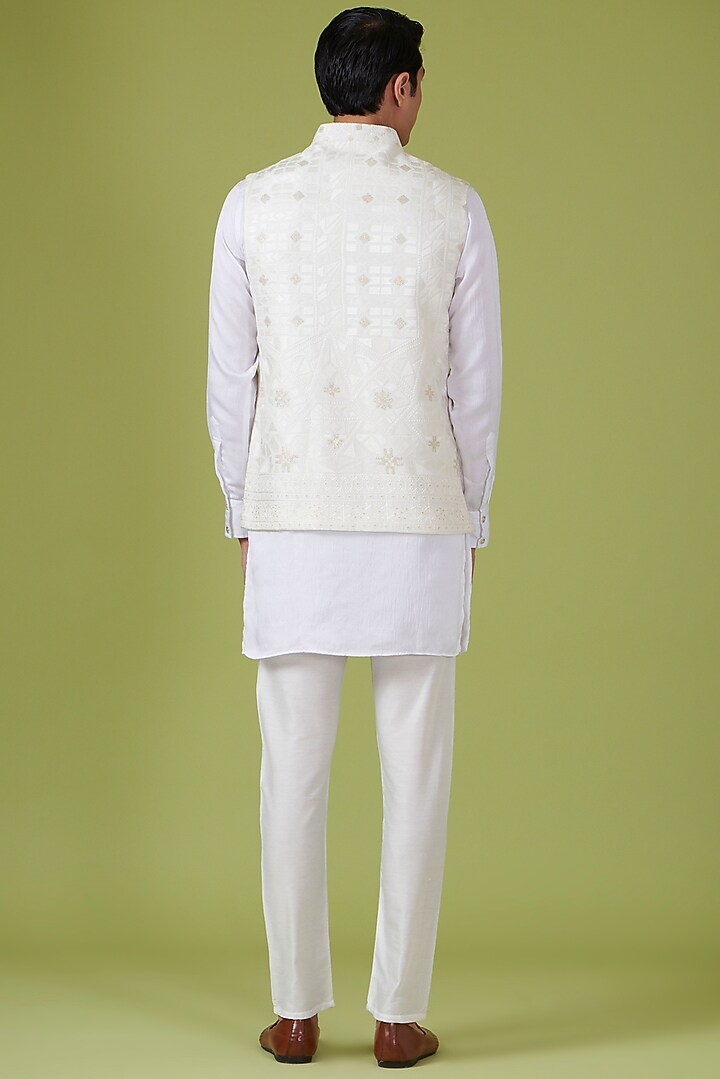 White Fabric Chikankari Embroidered Bundi Jacket by Spring Break Men at Pernia's Pop Up Shop