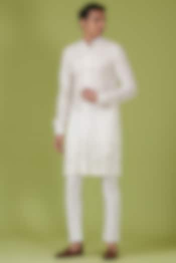 White Lucknowi Embroidered Kurta Set by Spring Break Men