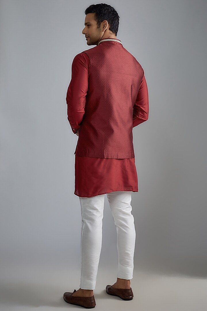 Maroon Jacquard Embroidered Bundi Jacket Set by Spring Break Men at Pernia's Pop Up Shop