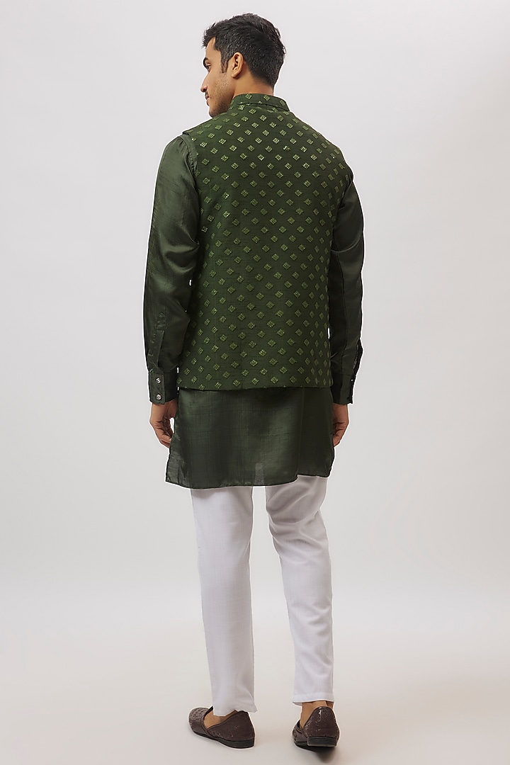 Emerald Green Dupion Silk Embroidered Bundi Jacket Set by Spring Break Men at Pernia's Pop Up Shop