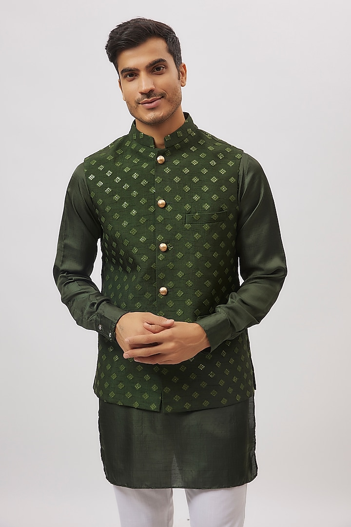 Emerald Green Dupion Silk Embroidered Bundi Jacket Set by Spring Break Men at Pernia's Pop Up Shop