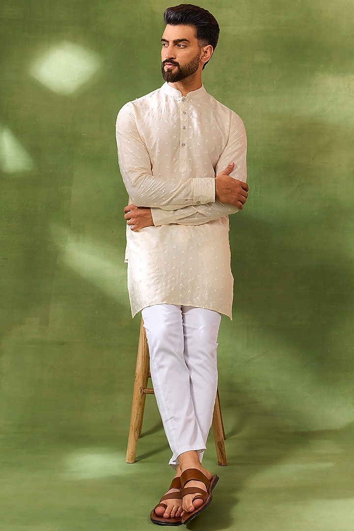 Ivory Blended Silk Embroidered Kurta Set by Spring Break Men at Pernia's Pop Up Shop