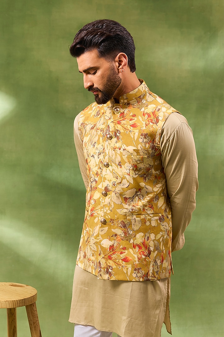 Yellow Blended Silk Botanical Printed Bundi jacket Set by Spring Break Men at Pernia's Pop Up Shop