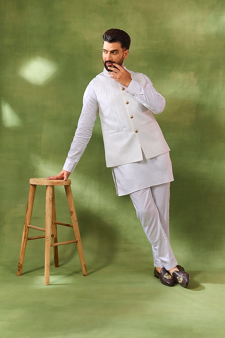 White Cotton Silk Embroidered Bundi Jacket Set by Spring Break Men at Pernia's Pop Up Shop