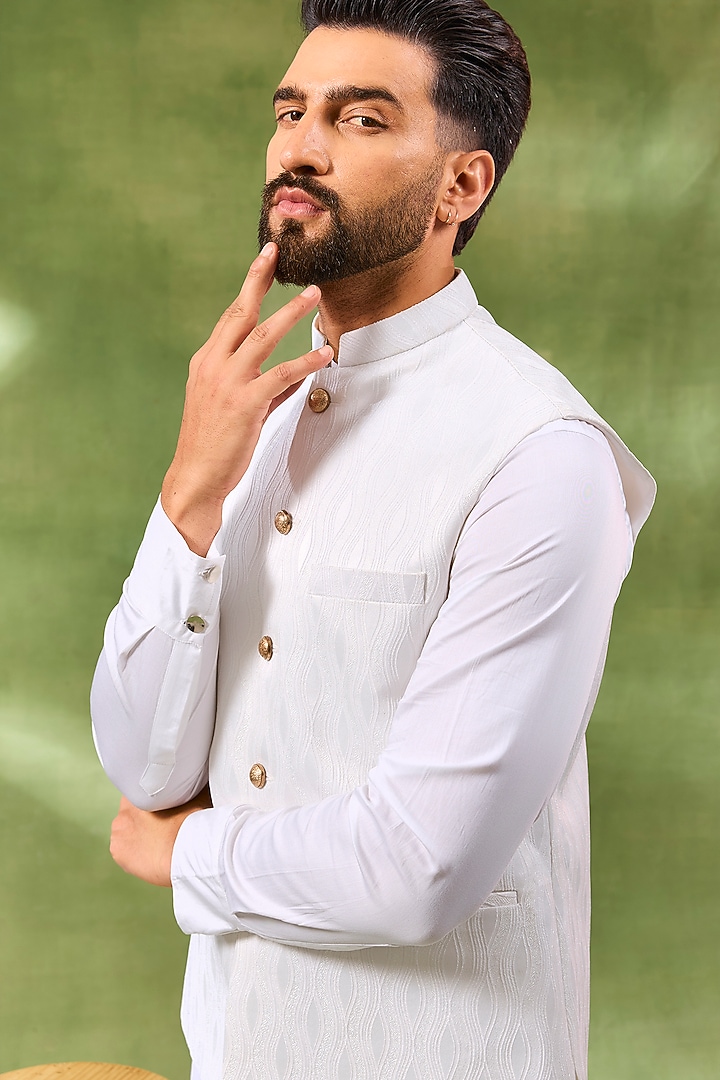 White Cotton Silk Embroidered Bundi Jacket Set by Spring Break Men at Pernia's Pop Up Shop