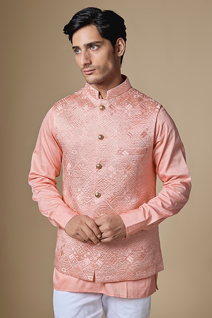 Peach Dupion Silk Machine Embroidered Bundi Jacket Set by Spring Break Men at Pernia's Pop Up Shop