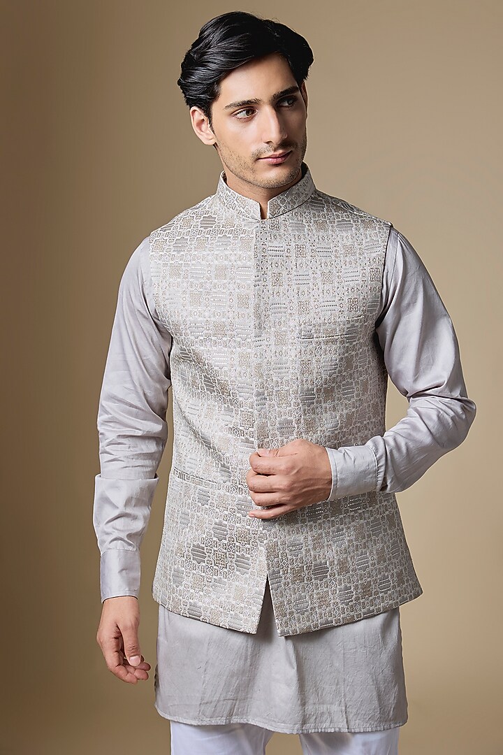 Light Grey Dupion Silk Machine Embroidered Bundi Jacket Set by Spring Break Men at Pernia's Pop Up Shop