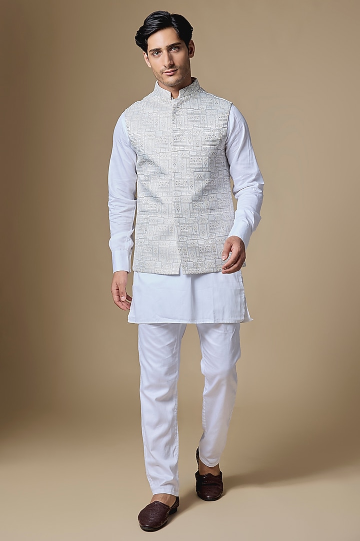 White Dupion Silk Embroidered Bundi Jacket Set by Spring Break Men at Pernia's Pop Up Shop