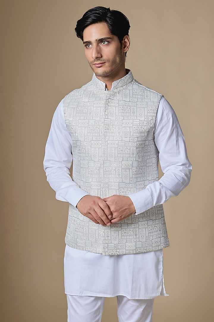 White Dupion Silk Embroidered Bundi Jacket Set by Spring Break Men at Pernia's Pop Up Shop