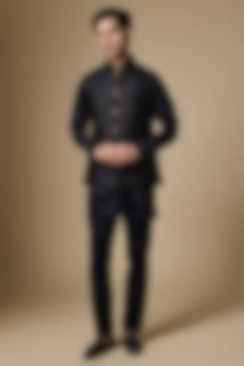 Black Dupion Silk Machine Embroidered Bundi Jacket Set by Spring Break Men at Pernia's Pop Up Shop