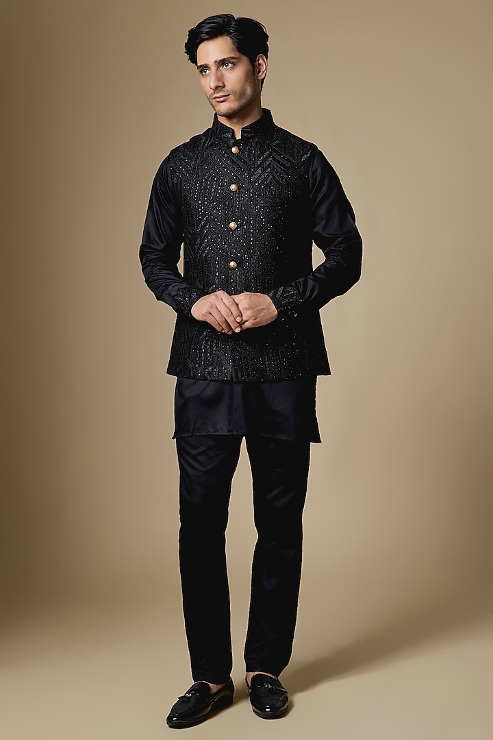 Black Dupion Silk Machine Embroidered Bundi Jacket Set by Spring Break Men at Pernia's Pop Up Shop