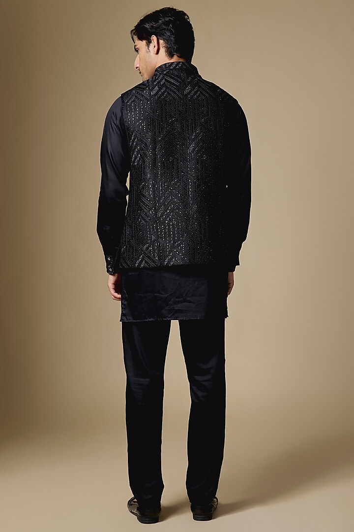Black Dupion Silk Machine Embroidered Bundi Jacket Set by Spring Break Men at Pernia's Pop Up Shop