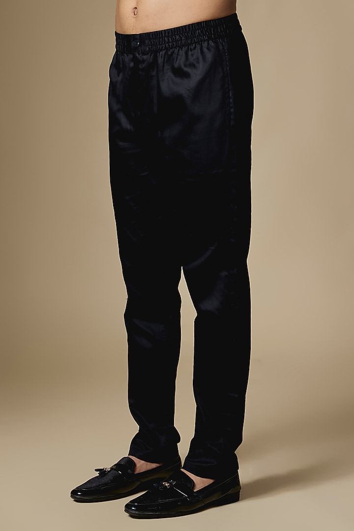 Black Dupion Silk Machine Embroidered Bundi Jacket Set by Spring Break Men at Pernia's Pop Up Shop