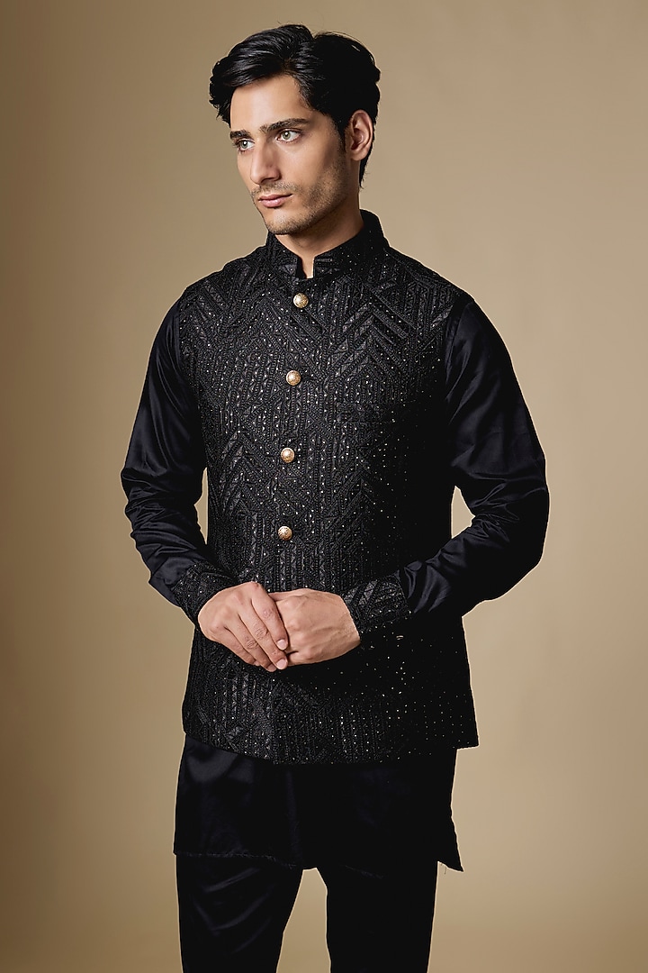Black Dupion Silk Machine Embroidered Bundi Jacket Set by Spring Break Men at Pernia's Pop Up Shop
