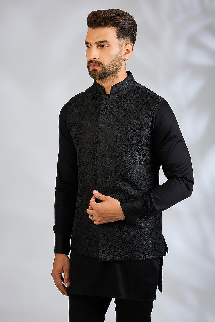 Black Blended Silk Embroidered Bundi Jacket Set by Spring Break Men at Pernia's Pop Up Shop