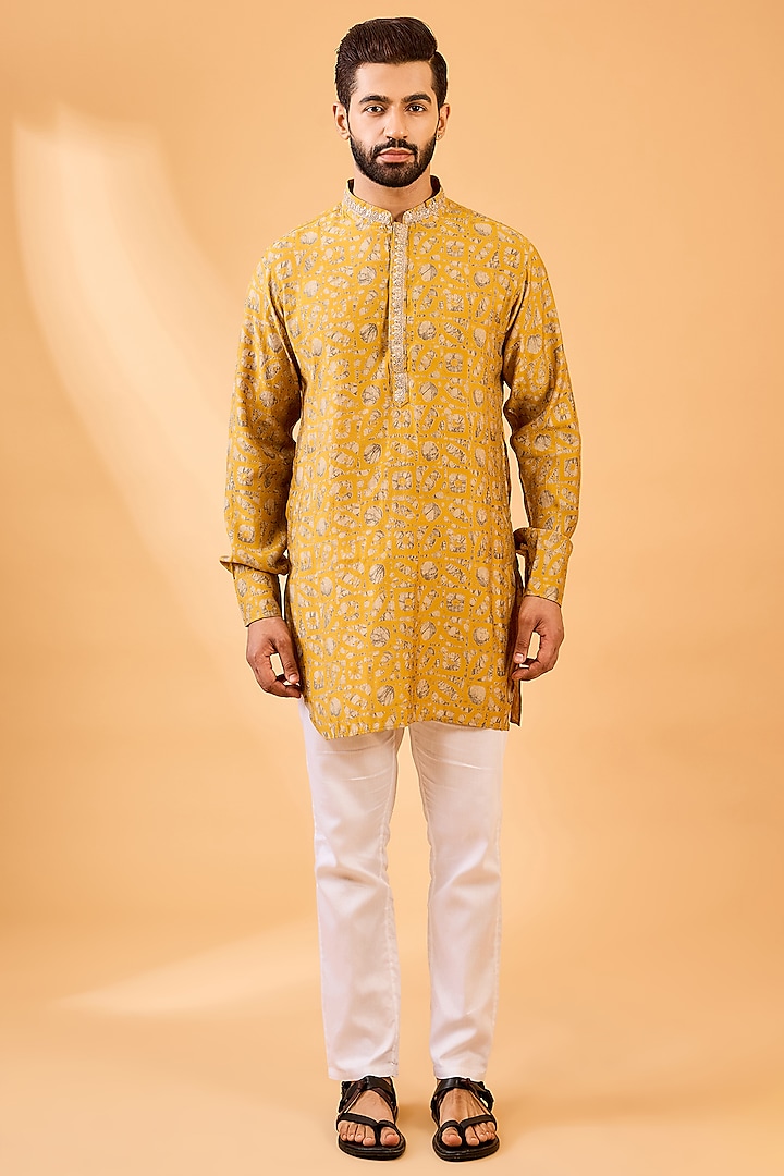 Yellow Blended Silk Abstract Printed Kurta Set by Spring Break Men at Pernia's Pop Up Shop