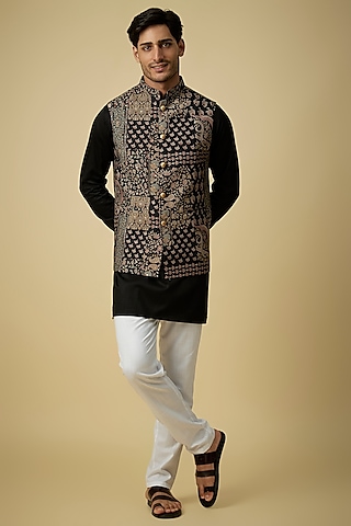 Black Blended Silk Paisley Printed Bundi Jacket Set by Spring Break Men