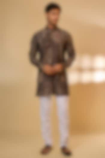 Black & Gold Blended Silk Paisley Printed Kurta Set by Spring Break Men