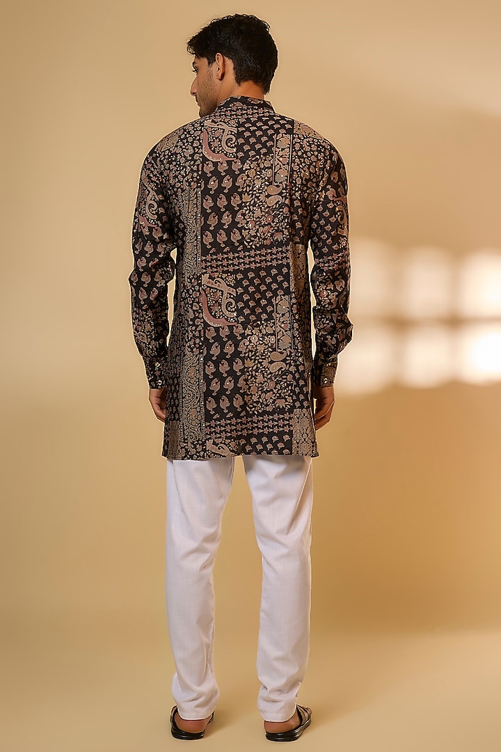 Black & Gold Blended Silk Paisley Printed Kurta Set by Spring Break Men at Pernia's Pop Up Shop