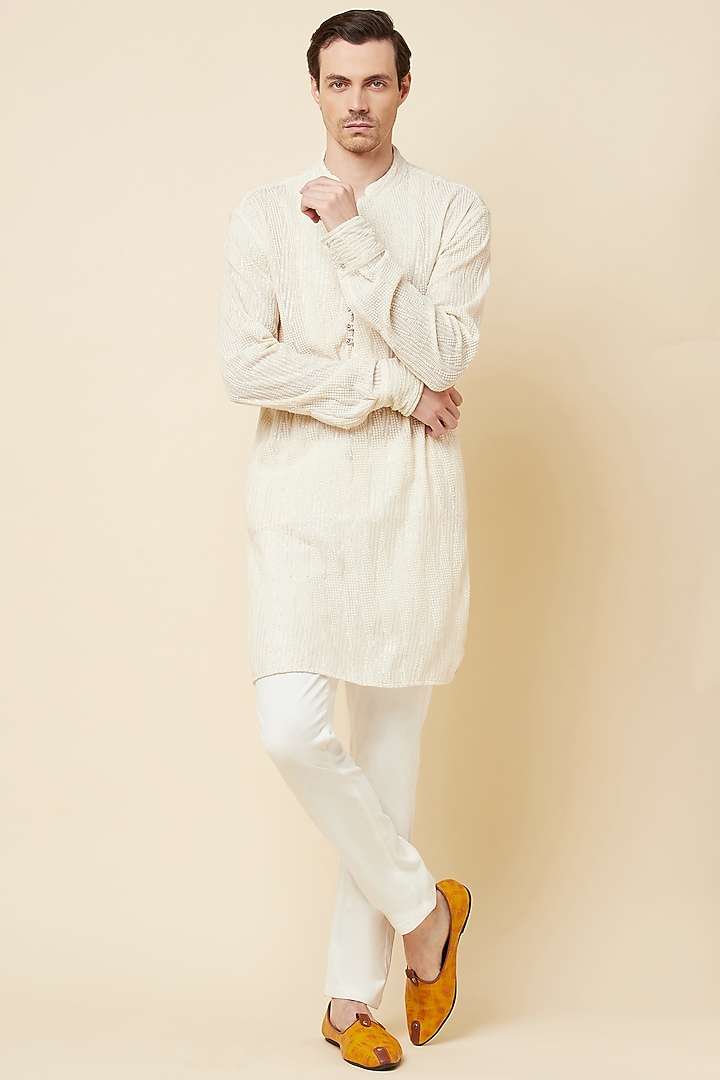 White Embroidered Kurta Set by Spring Break Men at Pernia's Pop Up Shop