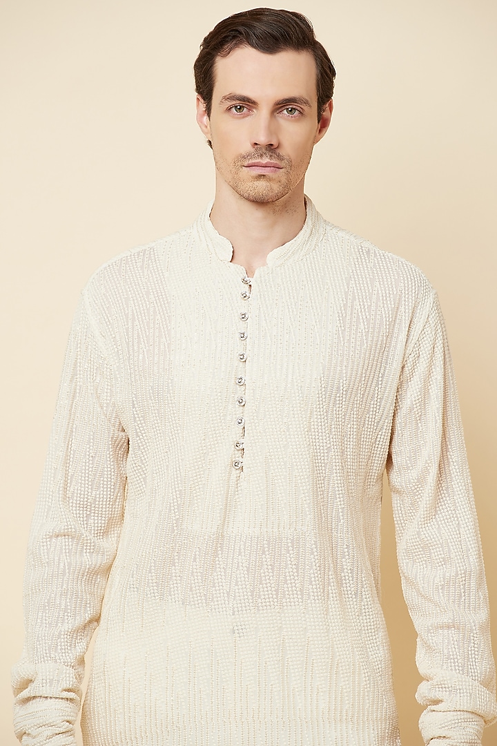 White Embroidered Kurta Set by Spring Break Men at Pernia's Pop Up Shop
