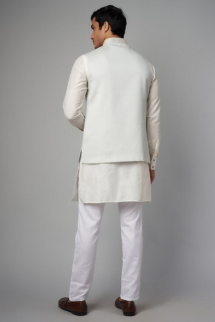 Grey Cotton Silk Embroidered Bundi Jacket Set by Spring Break Men at Pernia's Pop Up Shop