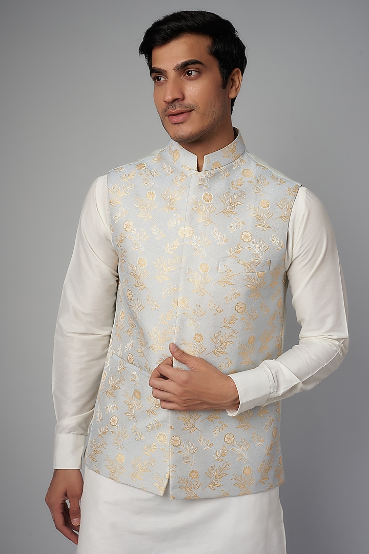 Grey Cotton Silk Embroidered Bundi Jacket Set by Spring Break Men at Pernia's Pop Up Shop
