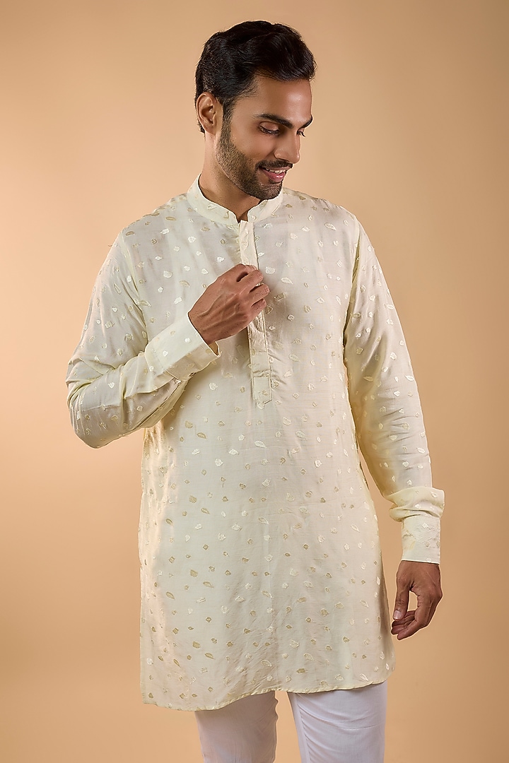 Ivory Blended Silk Embroidered Kurta Set by Spring Break Men at Pernia's Pop Up Shop